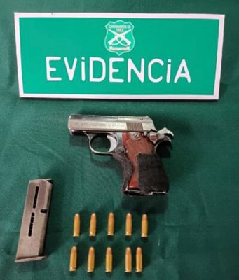 Carabineros detiene a conductor de motocicleta que portaba una pistola y municiones en pleno centro de Loncoche
