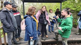 Vecinos de la Costa de Pitrufquén conocen experiencias de conservación en Valdivia para impulsar el turismo de naturaleza en sus territorios