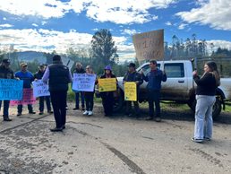 Más de 400 familias esperan agua potable en Loncoche: vecinos protestan contra CMPC por demora en trámites