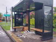 Denuncian acumulación de basura en paradero de buses de Pitrufquén: llaman a cuidar los espacios públicos