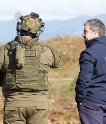 Queman cuatro máquinas forestales en predio rural de Angol: despliegan equipos especializados para investigar