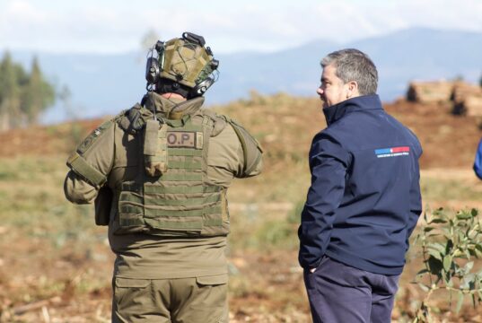 Queman cuatro máquinas forestales en predio rural de Angol: despliegan equipos especializados para investigar