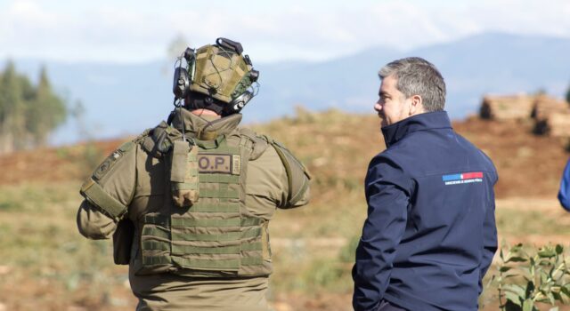 Queman cuatro máquinas forestales en predio rural de Angol: despliegan equipos especializados para investigar