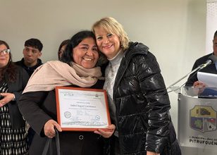 MUNICIPALIDAD DE PITRUFQUÉN CERTIFICA A 45 VECINOS Y VECINAS EN CURSOS DE CAPACITACIÓN FINANCIADOS CON RECURSOS MUNICIPALES