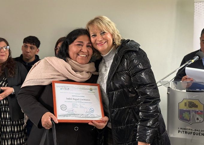 MUNICIPALIDAD DE PITRUFQUÉN CERTIFICA A 45 VECINOS Y VECINAS EN CURSOS DE CAPACITACIÓN FINANCIADOS CON RECURSOS MUNICIPALES
