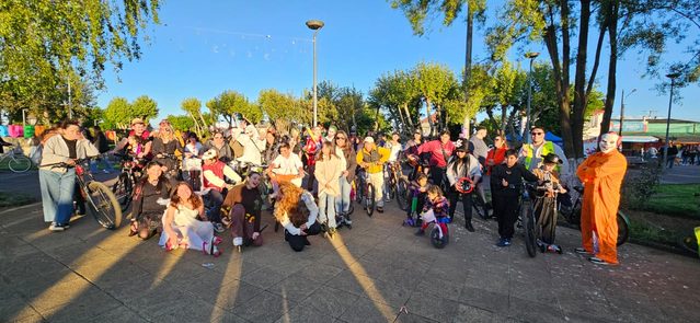 ¡Halloween sobre ruedas vuelve a Pitrufquén con una ruta familiar que promueve la inclusión y la accesibilidad!