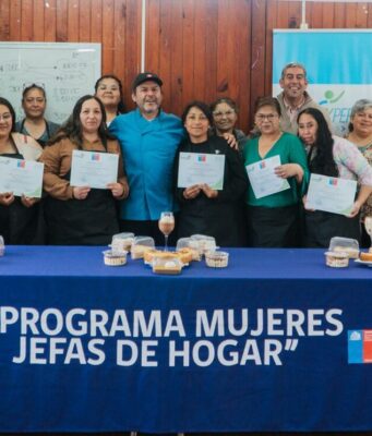 MUJERES DE FREIRE FORTALECEN SUS HABILIDADES EN REPOSTERÍA