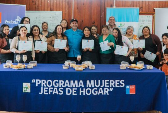 MUJERES DE FREIRE FORTALECEN SUS HABILIDADES EN REPOSTERÍA