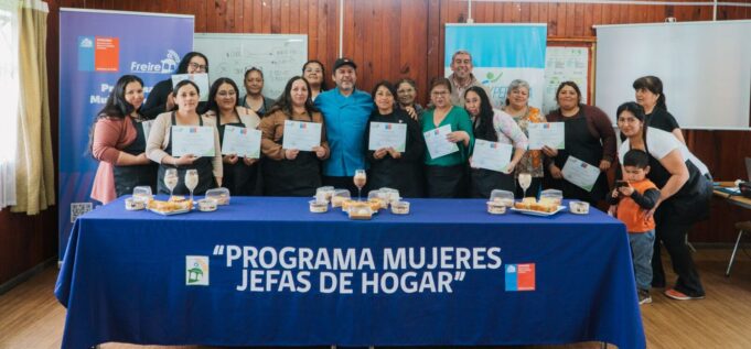 MUJERES DE FREIRE FORTALECEN SUS HABILIDADES EN REPOSTERÍA